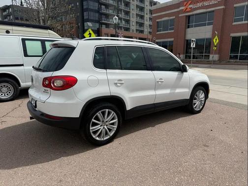 Candy White 2010 Volkswagen Tiguan SEL