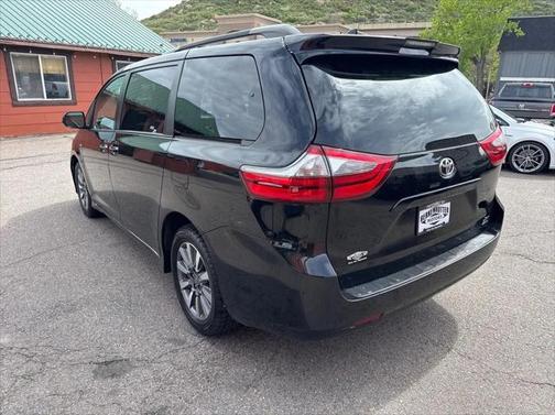 2020 Toyota Sienna XLE Premium