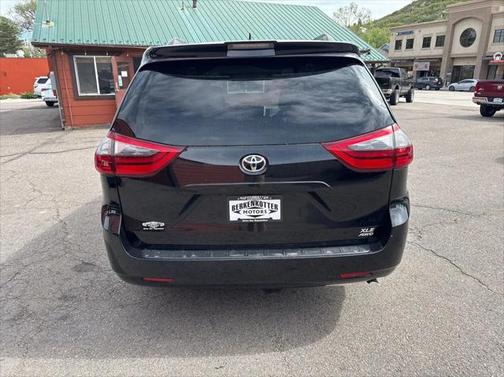 2020 Toyota Sienna XLE Premium