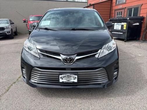 2020 Toyota Sienna XLE Premium