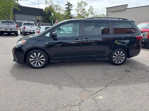 2020 Toyota Sienna XLE Premium
