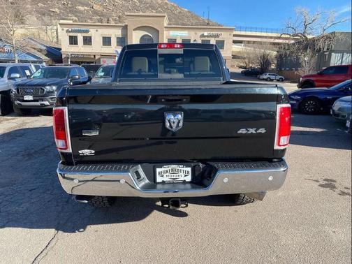2017 RAM 2500 Laramie Crew Cab 4x4 6'4' Box