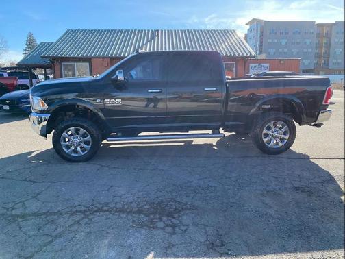 2017 RAM 2500 Laramie Crew Cab 4x4 6'4' Box