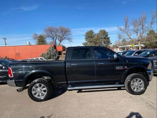 2017 RAM 2500 Laramie Crew Cab 4x4 6'4' Box