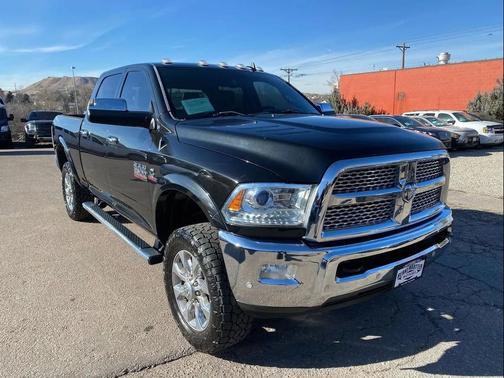 2017 RAM 2500 Laramie Crew Cab 4x4 6'4' Box