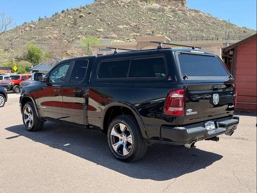 Diamond Black Crystal Pearlcoat 2019 RAM 1500 Laramie
