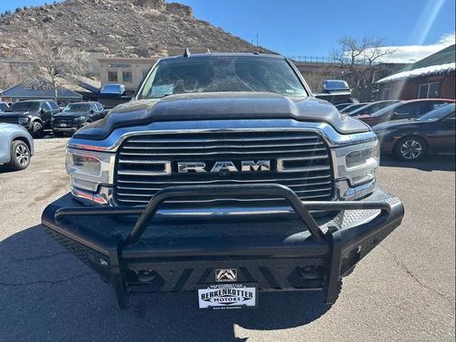 2019 RAM 2500 Laramie Crew Cab 4x4 6'4' Box