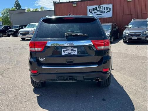 Brilliant Black Crystal Pearlcoat 2011 Jeep Grand Cherokee Overland