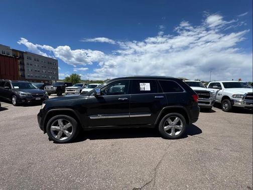 Brilliant Black Crystal Pearlcoat 2011 Jeep Grand Cherokee Overland