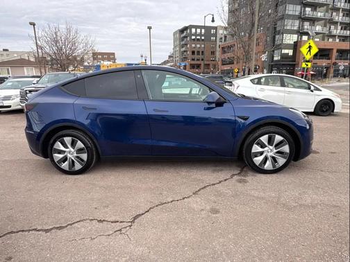 2022 Tesla Model Y Long Range Dual Motor All-Wheel Drive