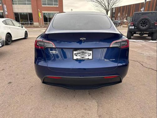 2022 Tesla Model Y Long Range Dual Motor All-Wheel Drive
