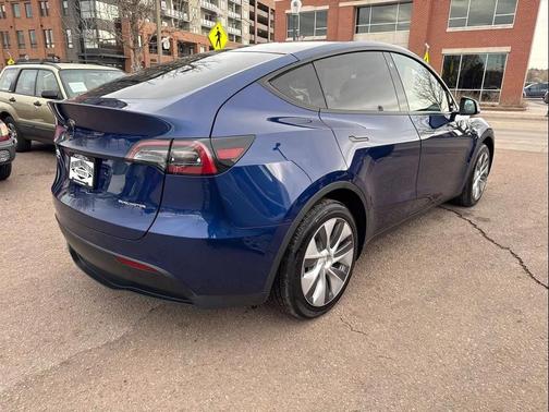 2022 Tesla Model Y Long Range Dual Motor All-Wheel Drive