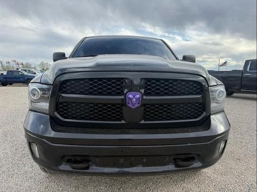 Brilliant Black Crystal Pearlcoat 2018 RAM 1500 Big Horn