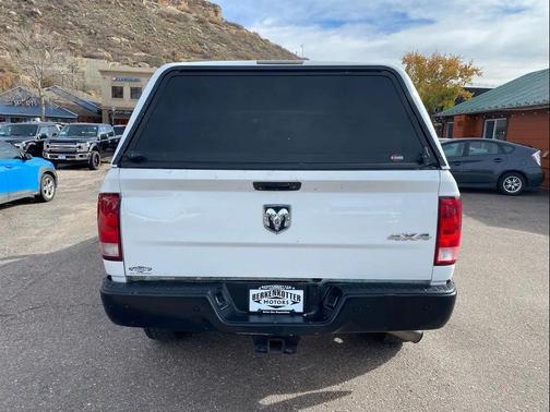 Bright White Clearcoat 2018 RAM 2500 Tradesman Crew Cab 4x4 8' Box