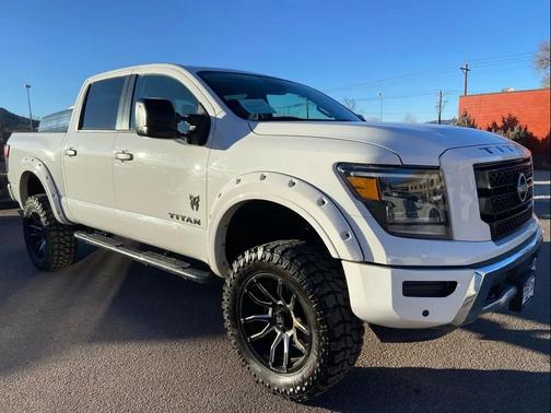 2023 Nissan Titan SV