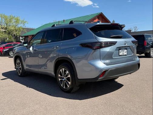 Moon Dust 2021 Toyota Highlander XLE
