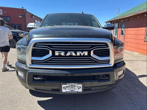 Brilliant Black Crystal Pearlcoat 2018 RAM 2500 Limited Mega Cab 4x2 6'4' Box