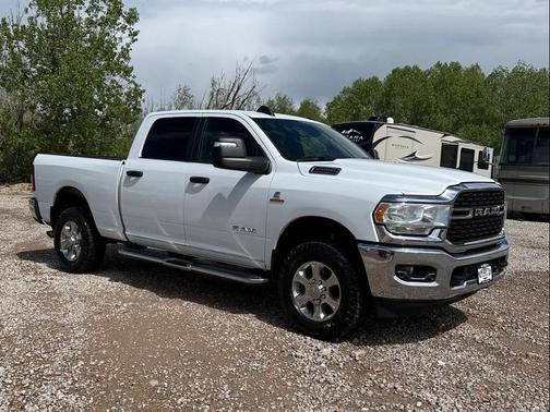 Bright White Clearcoat 2024 RAM 2500 Big Horn Crew Cab 4x4 6'4' Box
