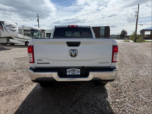 Bright White Clearcoat 2024 RAM 2500 Big Horn Crew Cab 4x4 6'4' Box
