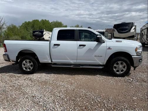 Bright White Clearcoat 2024 RAM 2500 Big Horn Crew Cab 4x4 6'4' Box