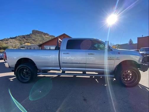 2017 RAM 2500 Big Horn Crew Cab 4x4 8' Box