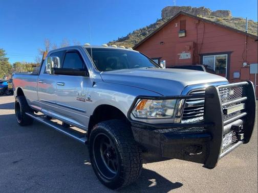 2017 RAM 2500 Big Horn Crew Cab 4x4 8' Box