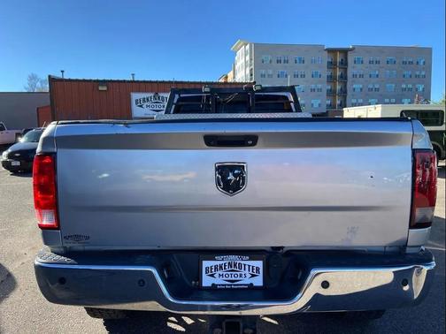 2017 RAM 2500 Big Horn Crew Cab 4x4 8' Box