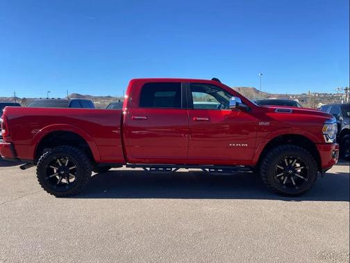 2022 RAM 2500 Laramie Crew Cab 4x4 6'4' Box