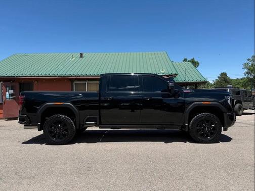 Onyx Black 2024 GMC Sierra 2500 AT4