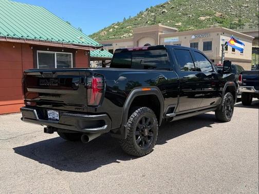 Onyx Black 2024 GMC Sierra 2500 AT4