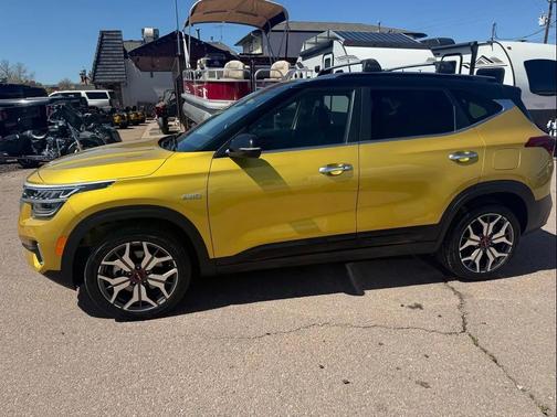 Starbright Yellow/Black Roof 2022 Kia Seltos SX Turbo