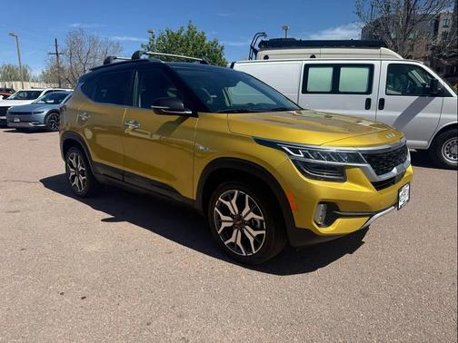 Starbright Yellow/Black Roof 2022 Kia Seltos SX Turbo