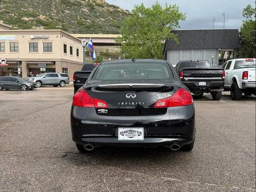 Black 2013 INFINITI G37x Base