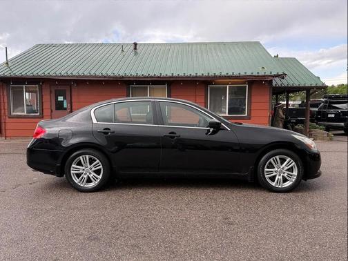 Black 2013 INFINITI G37x Base
