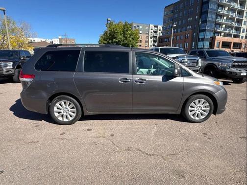 2012 Toyota Sienna XLE