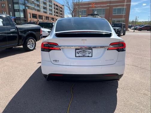Pearl White Multi-Coat 2019 Tesla Model X 75D