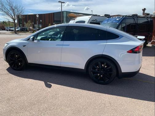 Pearl White Multi-Coat 2019 Tesla Model X 75D