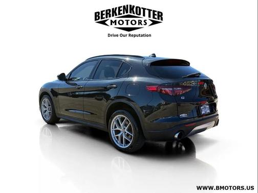 Vulcano Black Metallic 2018 Alfa Romeo Stelvio Ti Sport