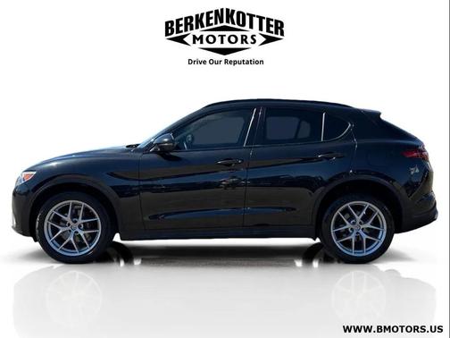 Vulcano Black Metallic 2018 Alfa Romeo Stelvio Ti Sport
