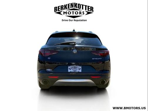 Vulcano Black Metallic 2018 Alfa Romeo Stelvio Ti Sport