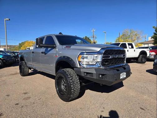 2022 RAM 2500 Tradesman Crew Cab 4x4 8' Box