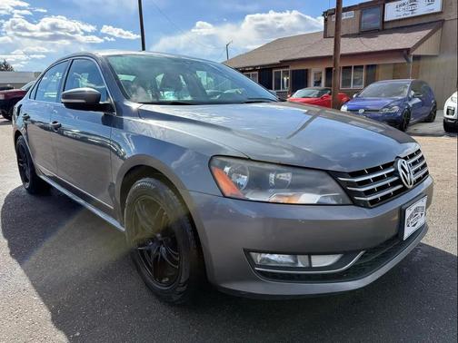 Platinum Gray Metallic 2014 Volkswagen Passat 2.0L TDI DSG SE w/Sunroof