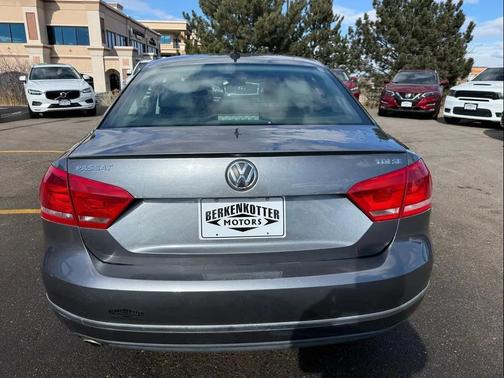 Platinum Gray Metallic 2014 Volkswagen Passat 2.0L TDI DSG SE w/Sunroof