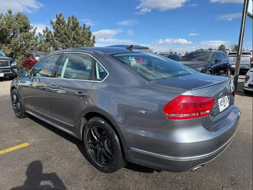Platinum Gray Metallic 2014 Volkswagen Passat 2.0L TDI DSG SE w/Sunroof
