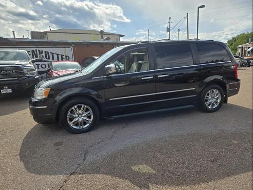 2010 Chrysler Town & Country Limited