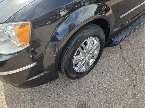 2010 Chrysler Town & Country Limited