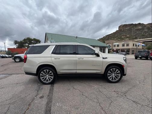 Pearl Beige Metallic 2021 GMC Yukon Denali