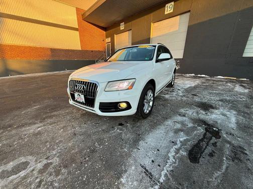 White 2013 Audi Q5 2.0T Premium Plus