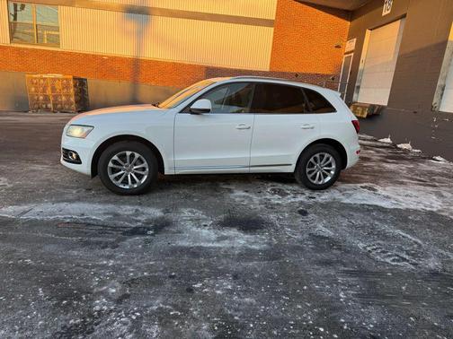 White 2013 Audi Q5 2.0T Premium Plus