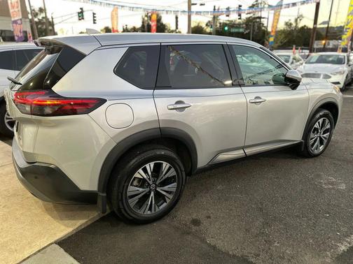 Brilliant Silver Metallic 2021 Nissan Rogue SV